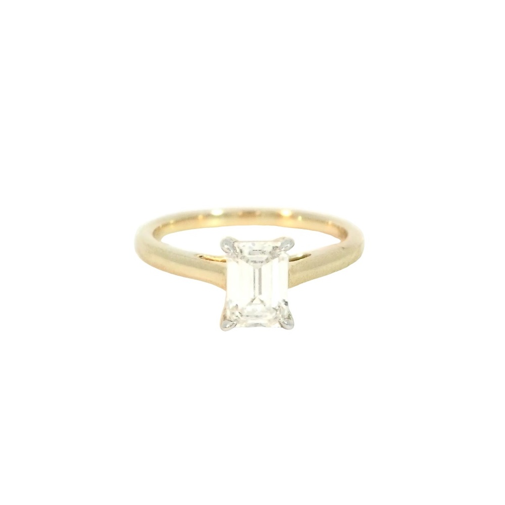 1.07 ct IGI certified Emerald Solitare Engagement Ring